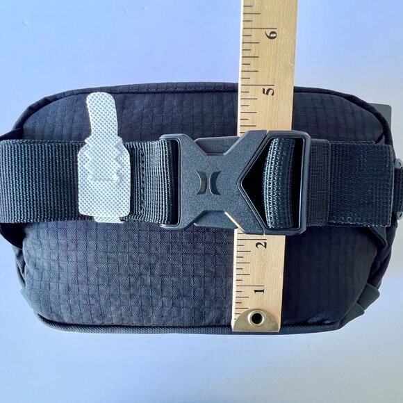Hurley Fanny Pack Crossbody Belt or Waist Bag, New with Tags - Picture 14 of 15